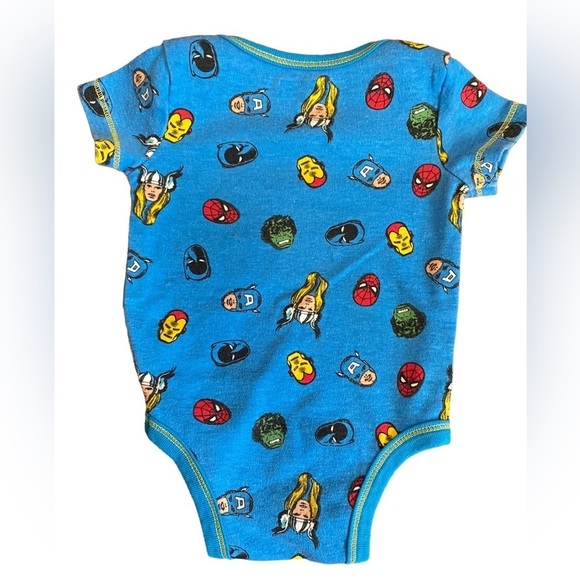 Marvel Universe Size Newborn Bodysuit - Picture 4 of 4